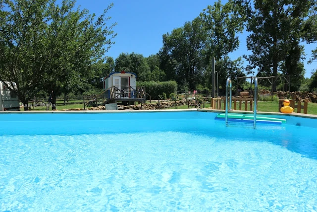 Pipowagen vakantie in Frankrijk, frankrijk bourgogne, op vakantie in frankrijk, leuke vakantie voor kinderen in frankrijk, boek je vakantie, bourgogne vakantie, vakantie paradijs frankrijk, zwembad op camping frankrijk