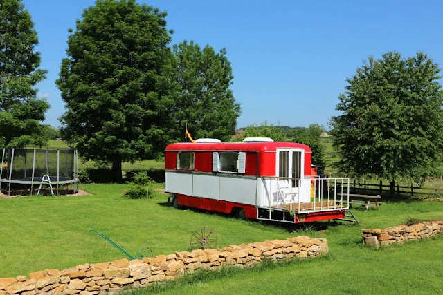 vakantie op een minicamping in Frankrijk, gezellige camping frankrijk, lastminute vakantie frankrijk boeken